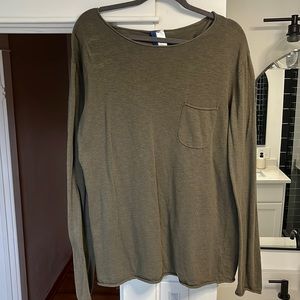 Long fit, long sleeve shirt w/ pocket